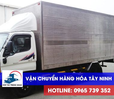 Xe tải chở hàng đi Tây Ninh